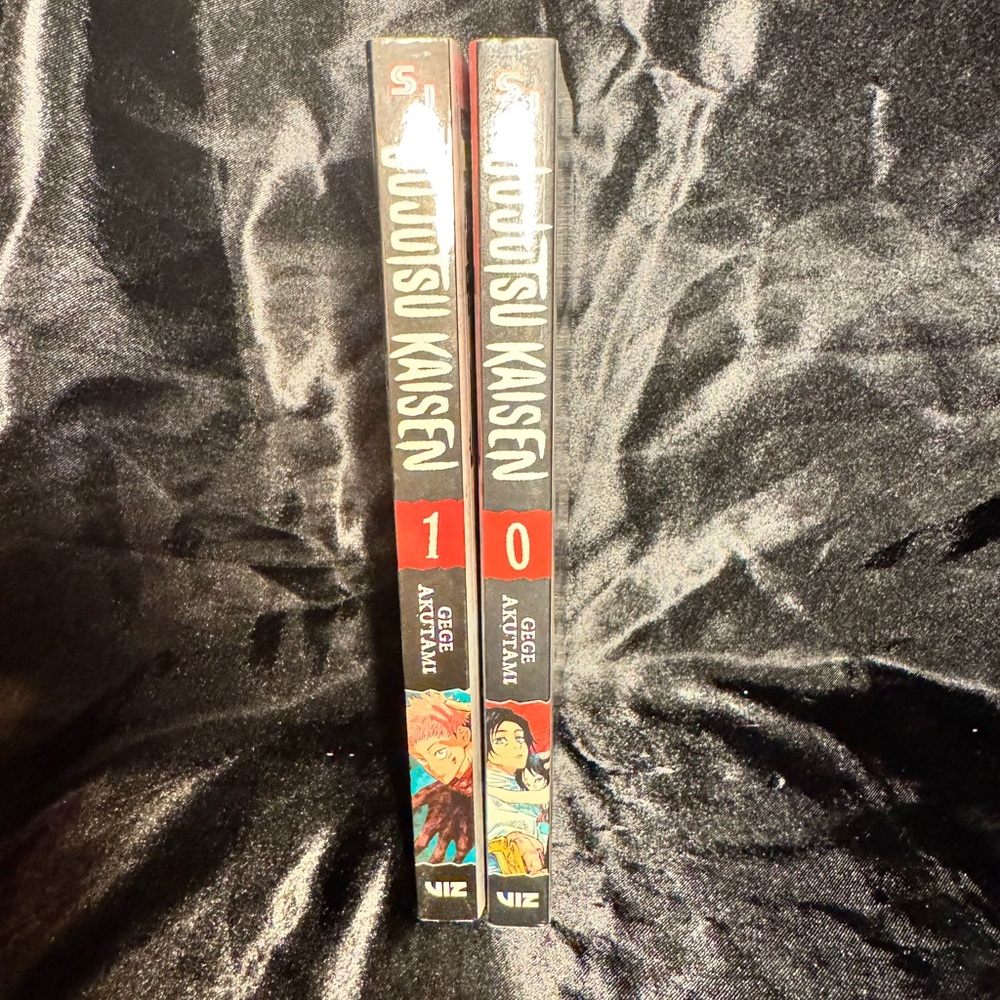 Jujustu Kaisen manga Volumes 0 and 1